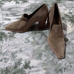 Vince Camuto Tan Heeled shoes with Suede Finish